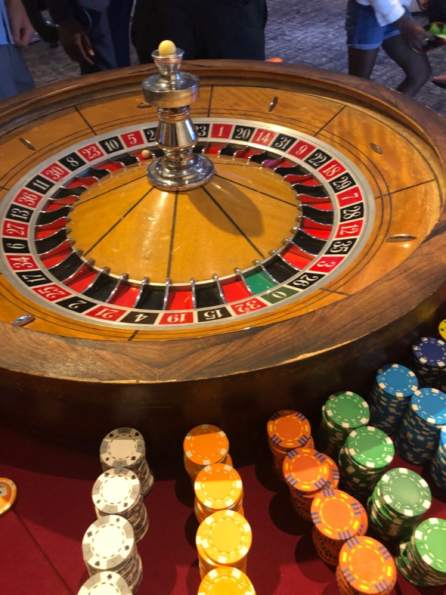 Mega Casino World کھلاڑیوں کے لیے لائیو کیسینو سیکشن